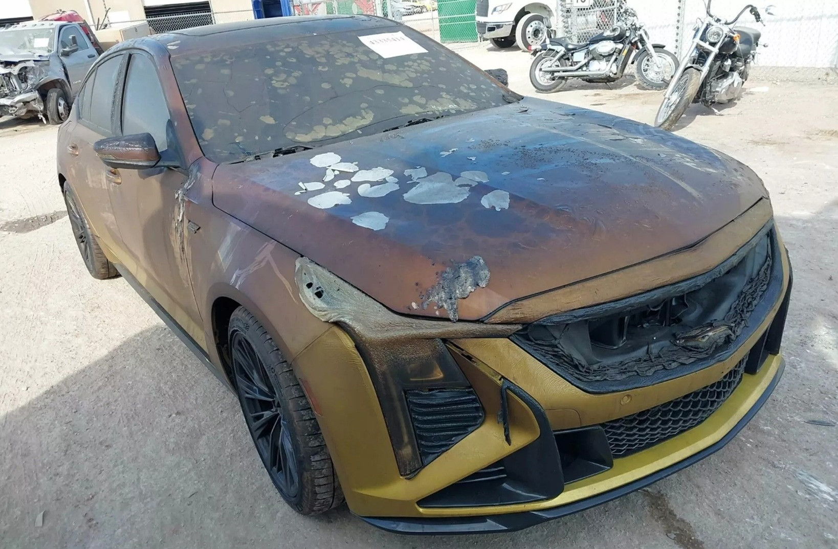 Xe sang Cadillac bị thiêu rụi vẫn được săn đón, bán giá tiền tỷ