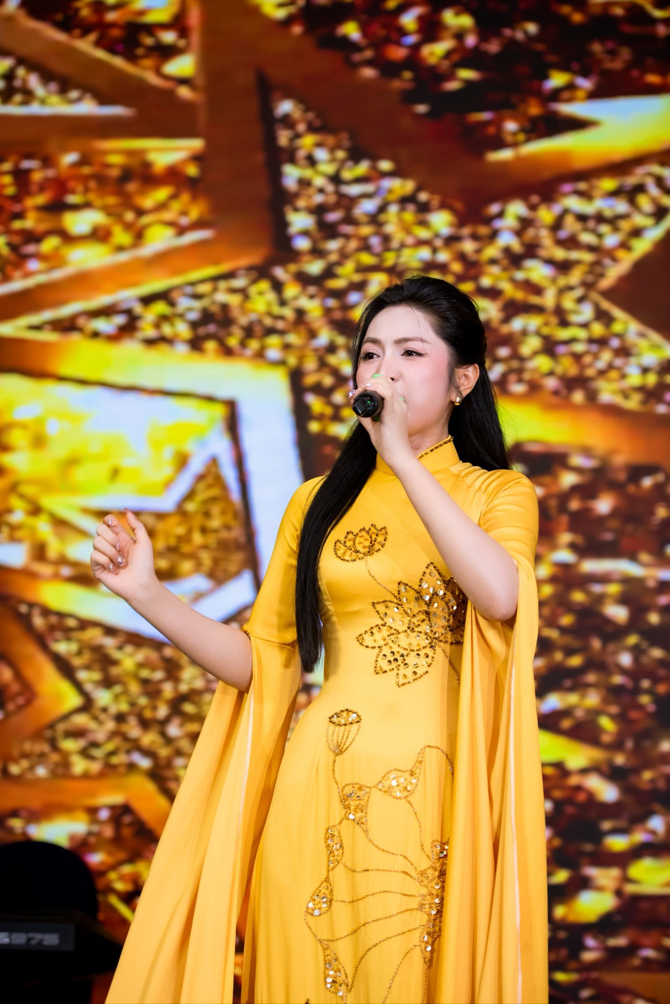 Ca sĩ Duyên Quỳnh