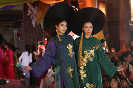 https://static-images.vnncdn.net/vps_images_publish/000001/000003/2025/11/16/aodai5-534.jpg