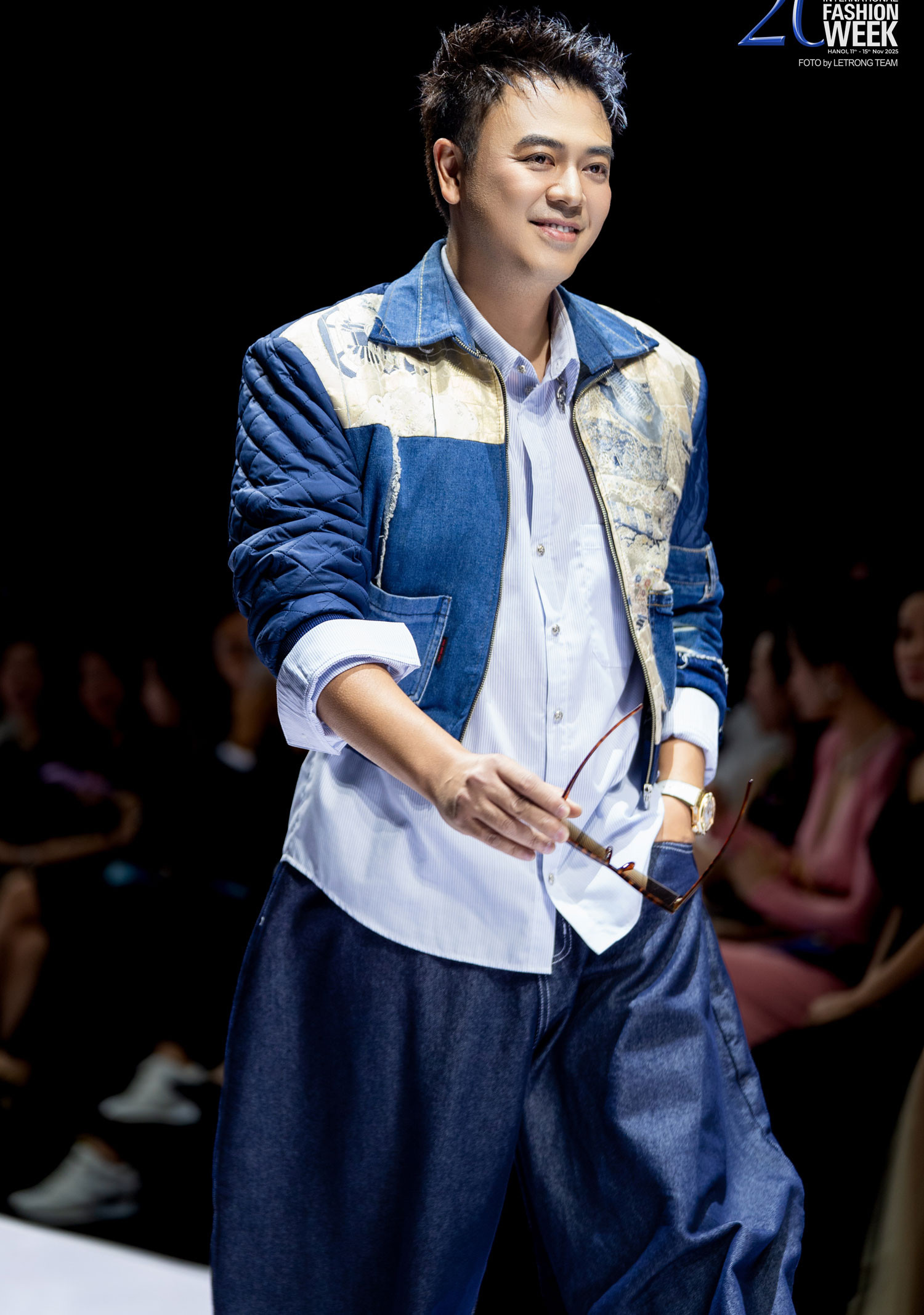 Diễn viên Thu Quỳnh tự tin sải bước trên sân khấu