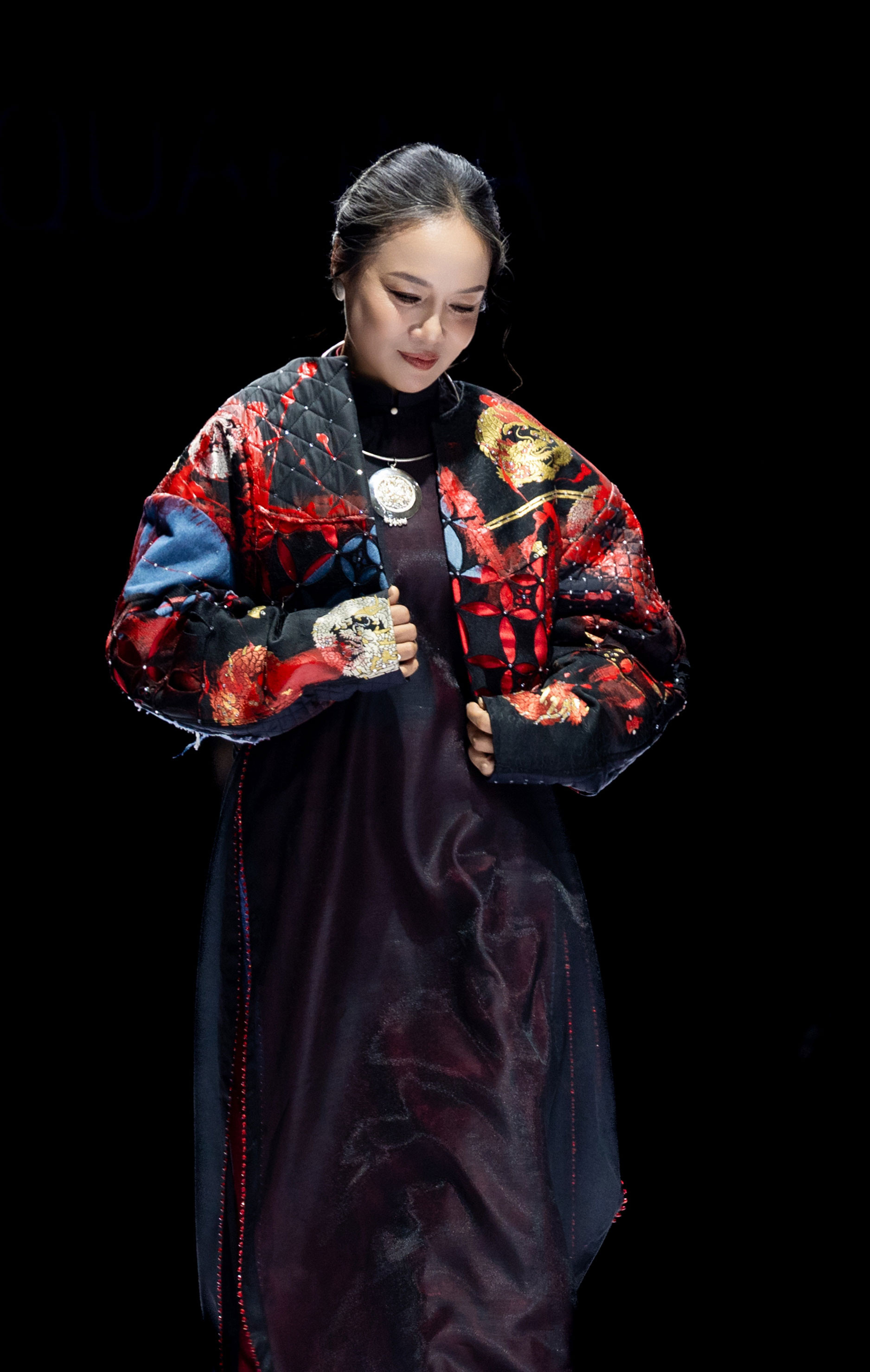 Diễn viên Thu Quỳnh tự tin trình diễn trong bộ sưu tập của Cao Minh Tiến