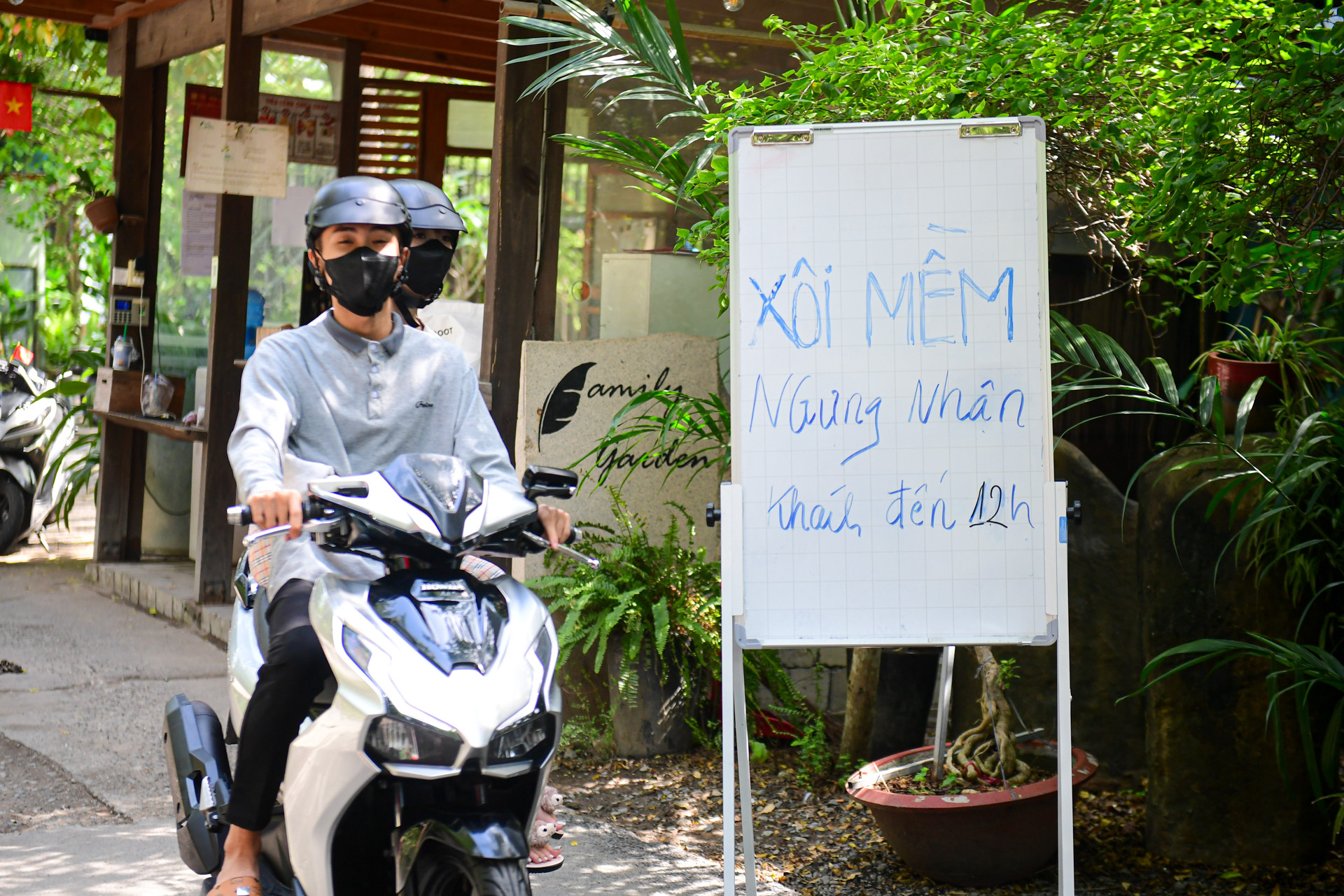 giới trẻ TPHCM   nguyễn huế 21.jpg