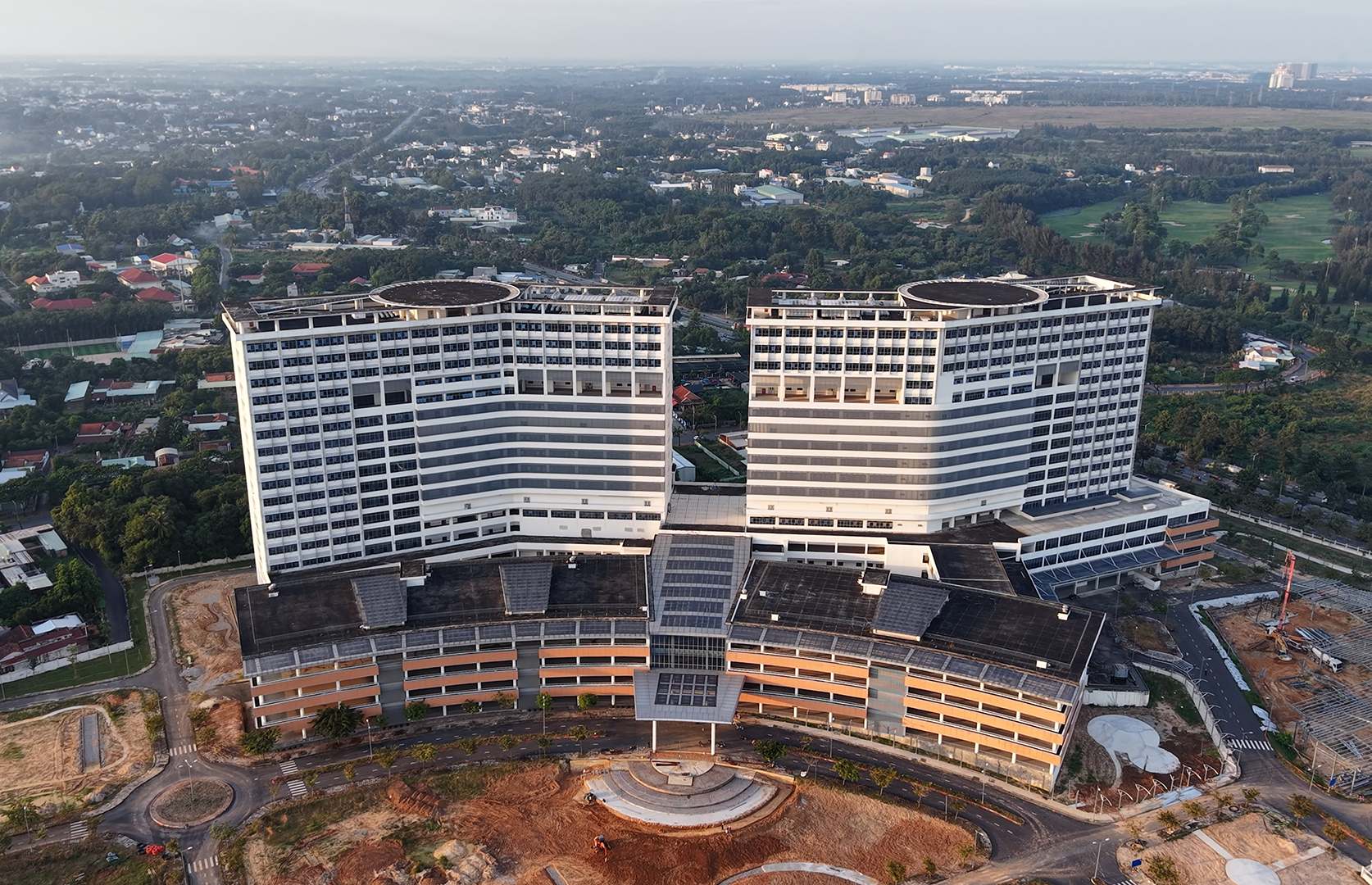 Hiện trạng bệnh viện lớn nhất TPHCM hơn 10 năm chưa hoàn thiện