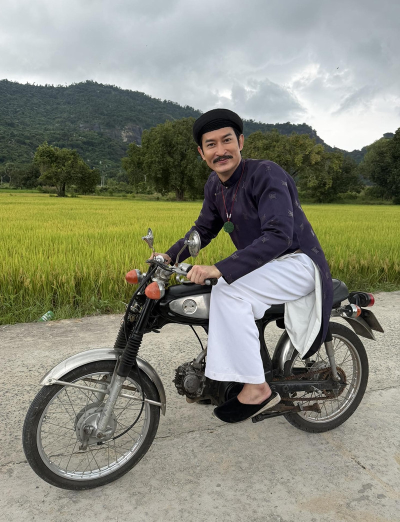 Huy Khánh thử lái xe Honda 67