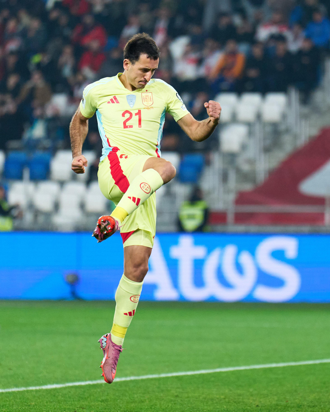 Oyarzabal Georgia Tay Ban Nha.jpg