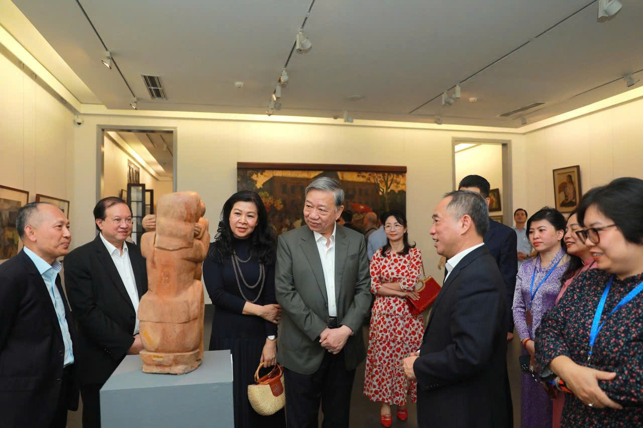 phu nhan tong bi thu.jpeg