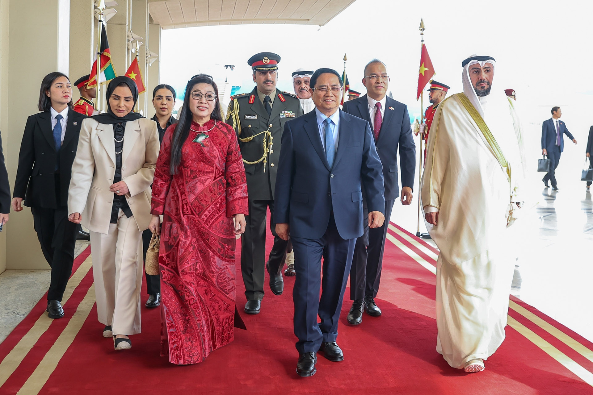 Thủ tướng Phạm Minh Chính và phu nhân đến Kuwait