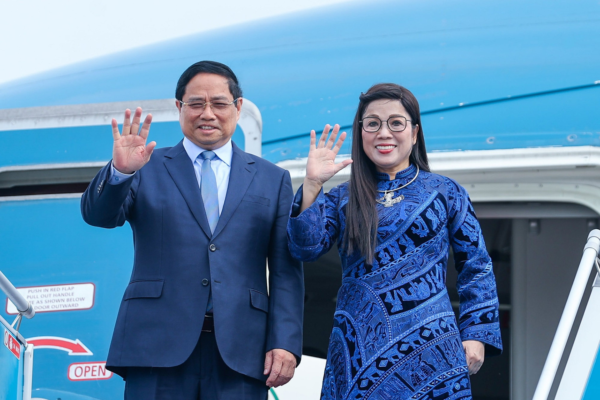 Thủ tướng và phu nhân lên đường thăm, làm việc tại 3 nước Trung Đông, châu Phi