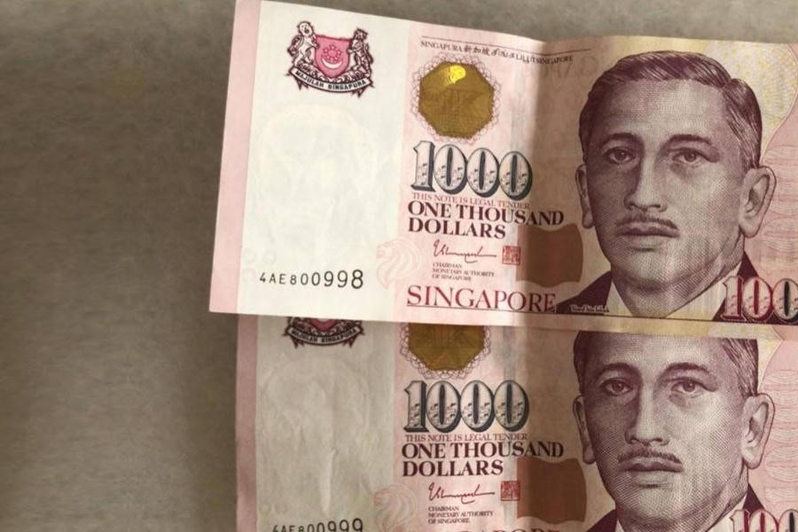 Tờ tiền của quốc gia nào có in toàn bộ lời bài hát Quốc ca?