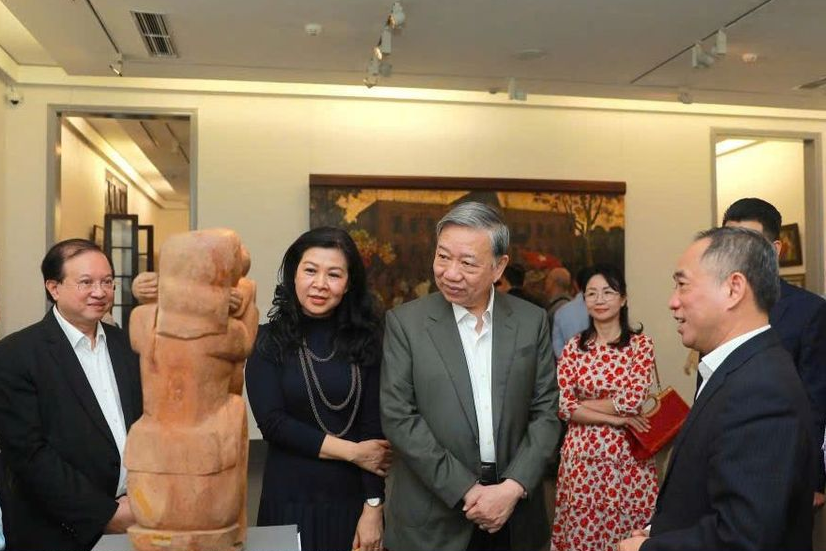 Tổng Bí thư và phu nhân thăm triển lãm '100 năm Mỹ thuật hiện đại'