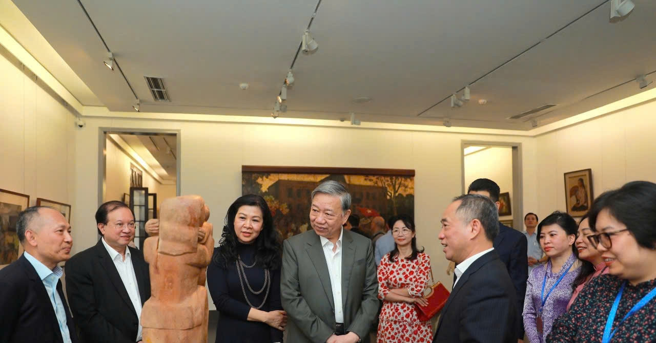 Tổng Bí thư và phu nhân thăm triển lãm "100 năm...