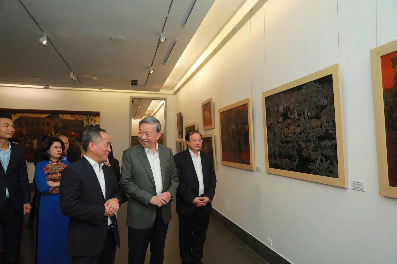 Tổng Bí thư tham quan Triển lãm 100 năm Mỹ thuật hiện đại tại Bảo tàng Mỹ thuật Việt Nam - Ảnh 5.
