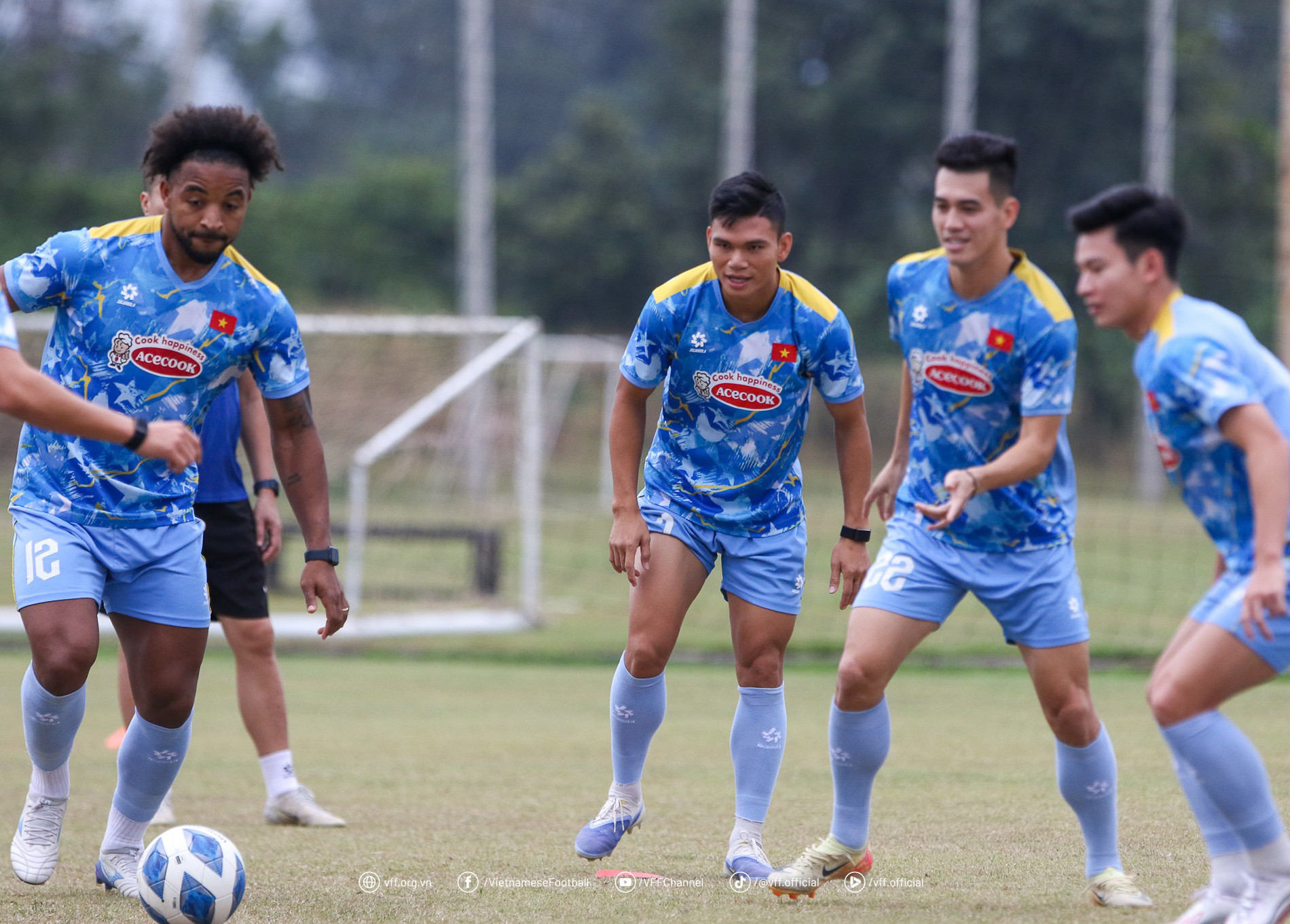 Tuyển Việt Nam luyện 'chiêu tủ', quyết thắng đậm Lào tuyen viet nam 5.jpg