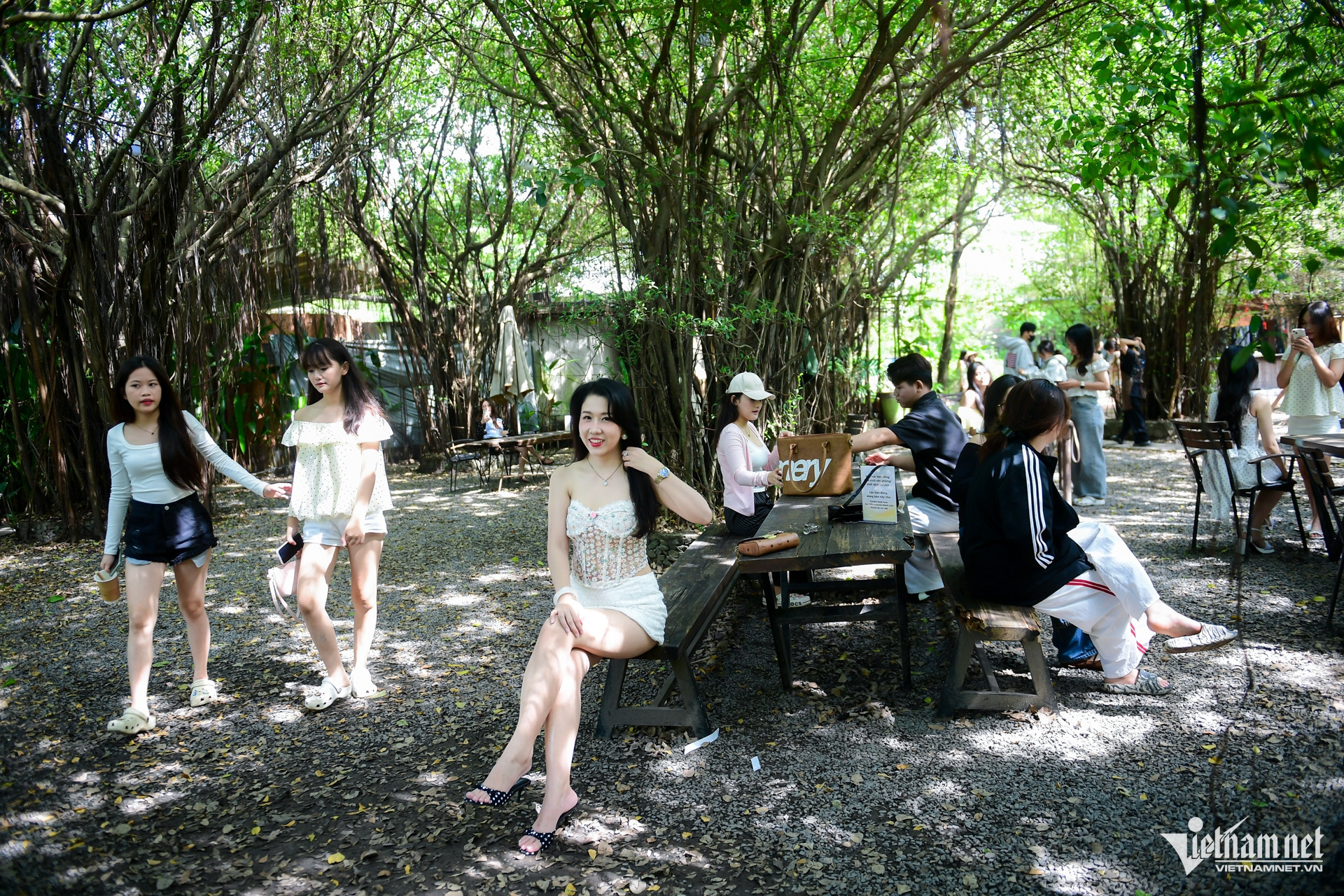 W-giới trẻ TPHCM   nguyễn huế 11.jpg