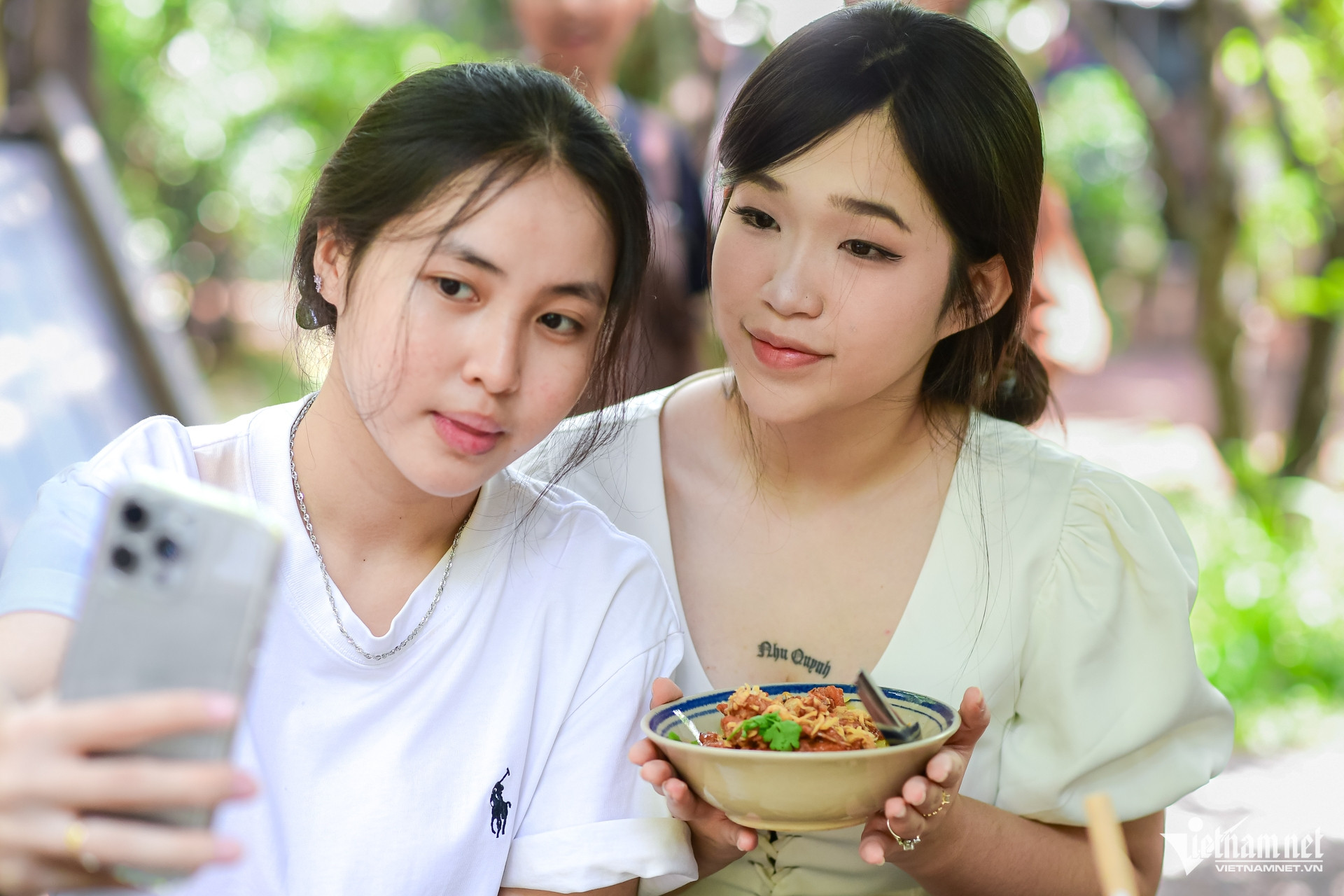 W-giới trẻ TPHCM   nguyễn huế 18.jpg