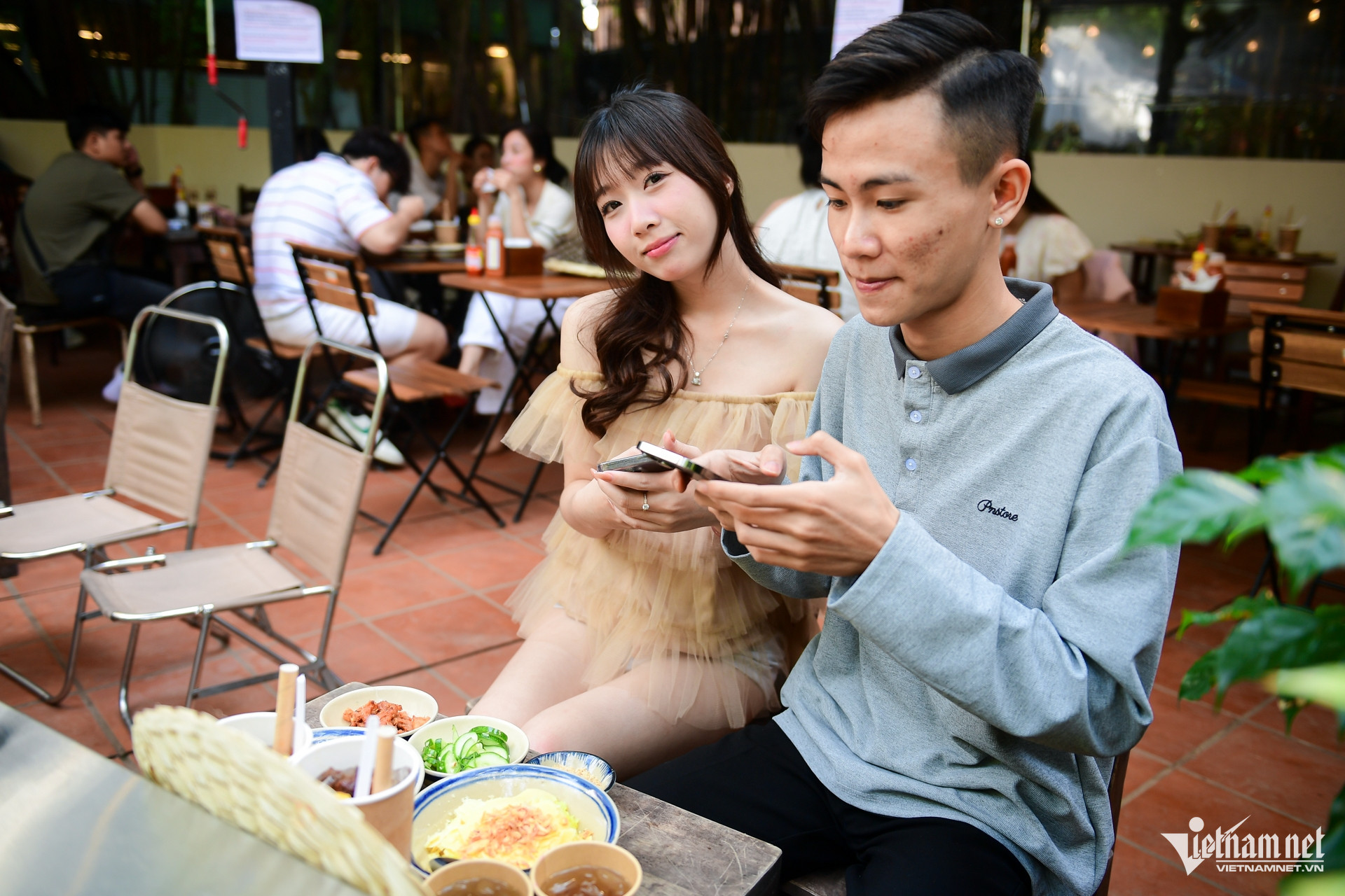 W-giới trẻ TPHCM   nguyễn huế 5.jpg