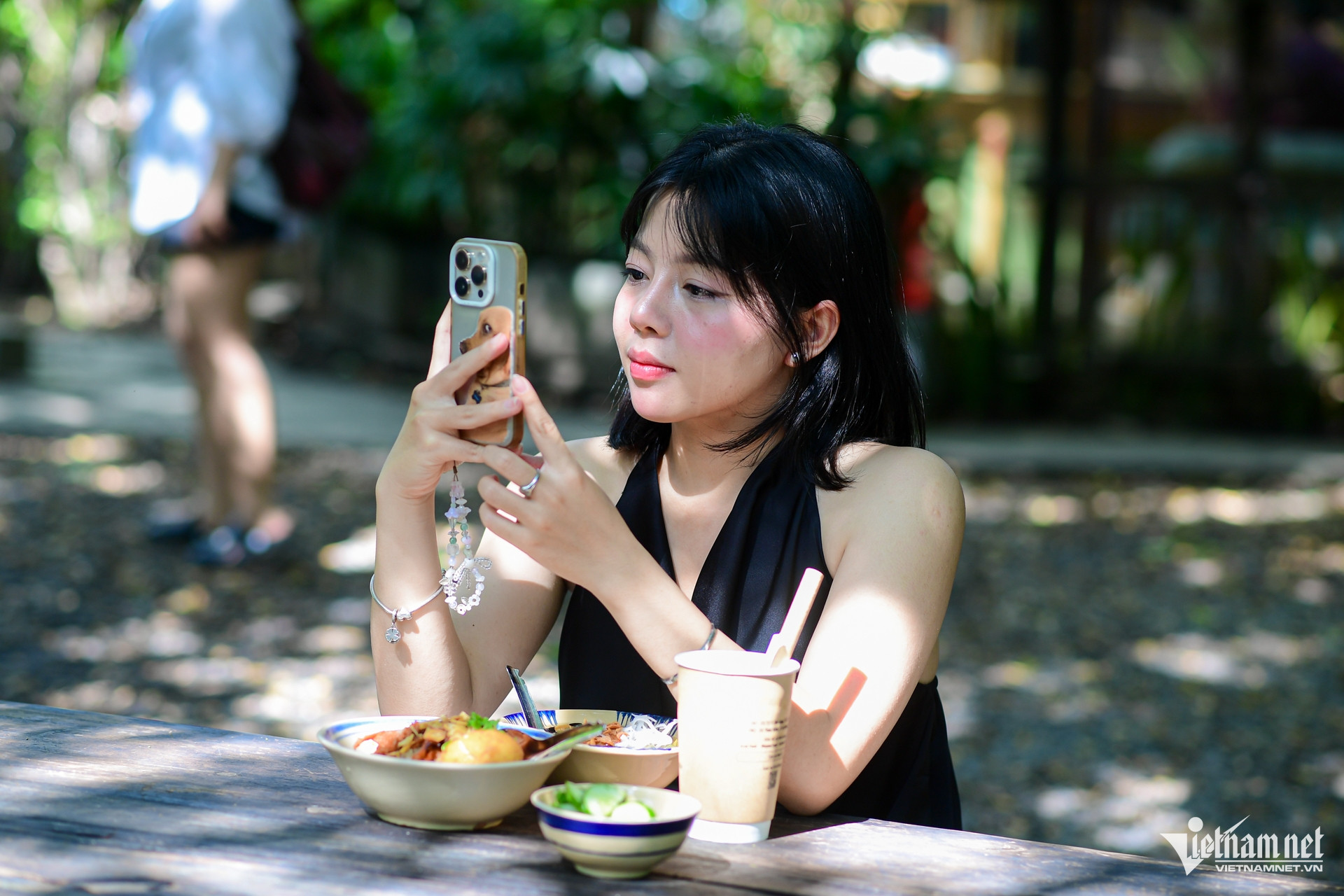 W-giới trẻ TPHCM   nguyễn huế 8.jpg