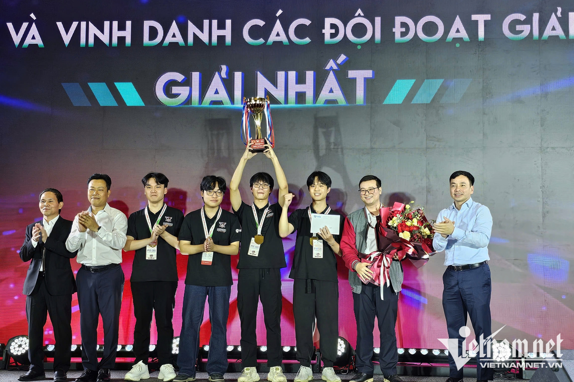 W-sinh vien an ninh mang 2025 0.jpg