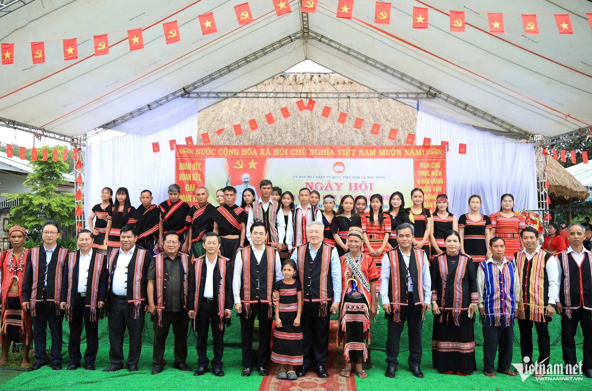 W-z7229483306965_4222f0b02e2183fb43bdbd9e78c78558 lines scale 4_00x gigapixel.jpg