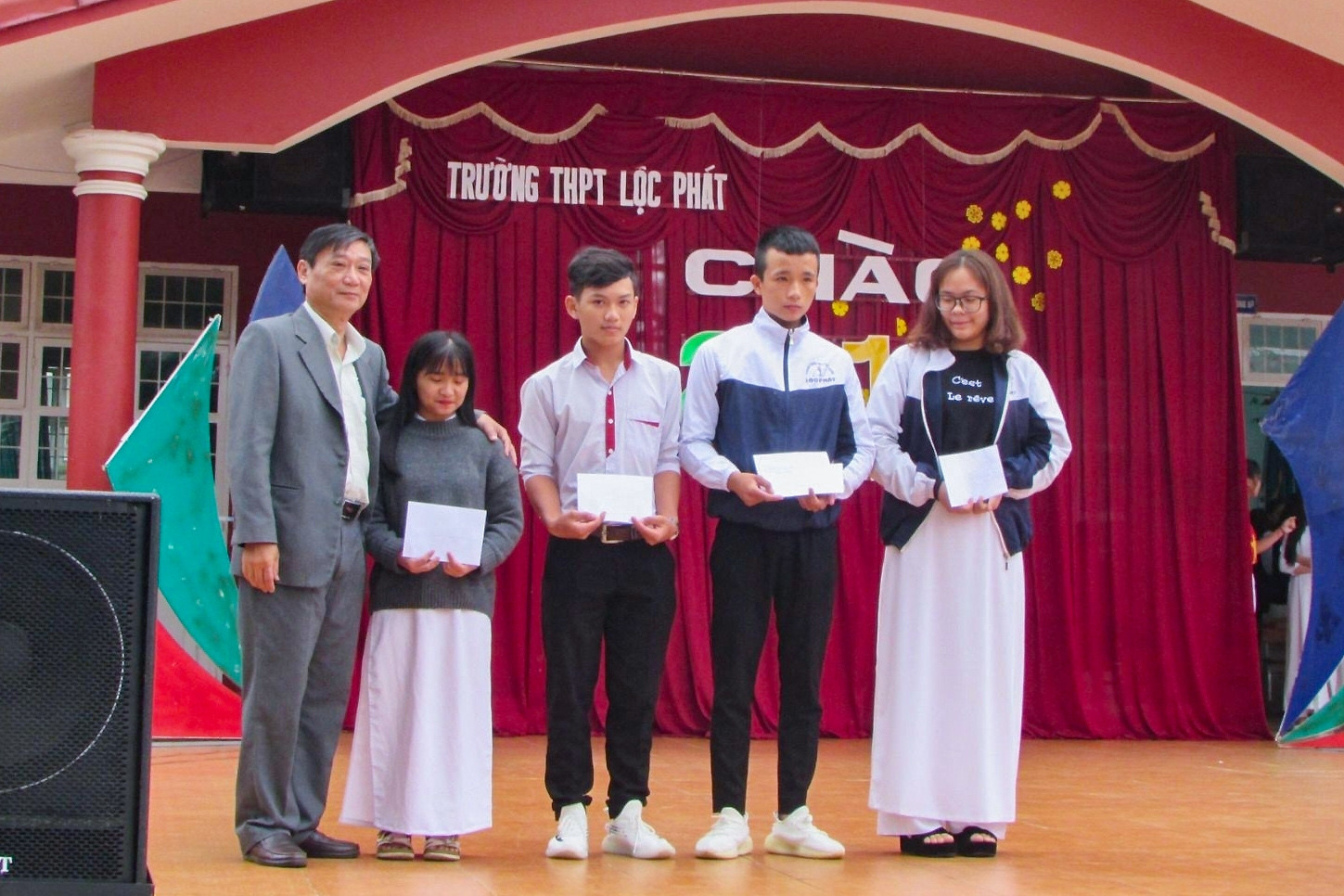 20 năm cho một lời xin lỗi, bức thư khiến thầy hiệu trưởng rơi nước mắt