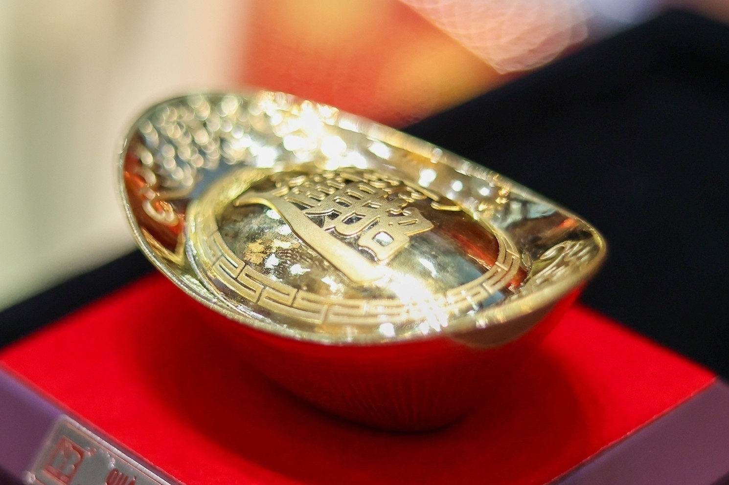 Giá vàng hôm nay 18/11/2025: Vàng SJC giảm tới 1,7 triệu đồng/lượng