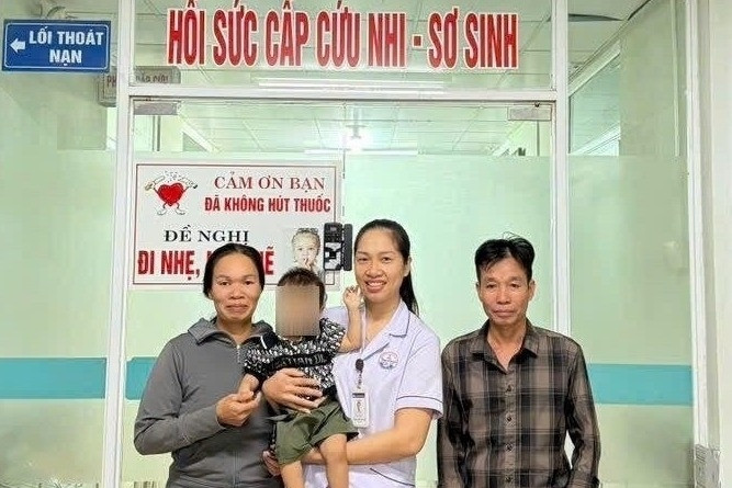 Bé 19 tháng ngừng thở, tím tái được điều dưỡng gần nhà cứu sống ngoạn mục