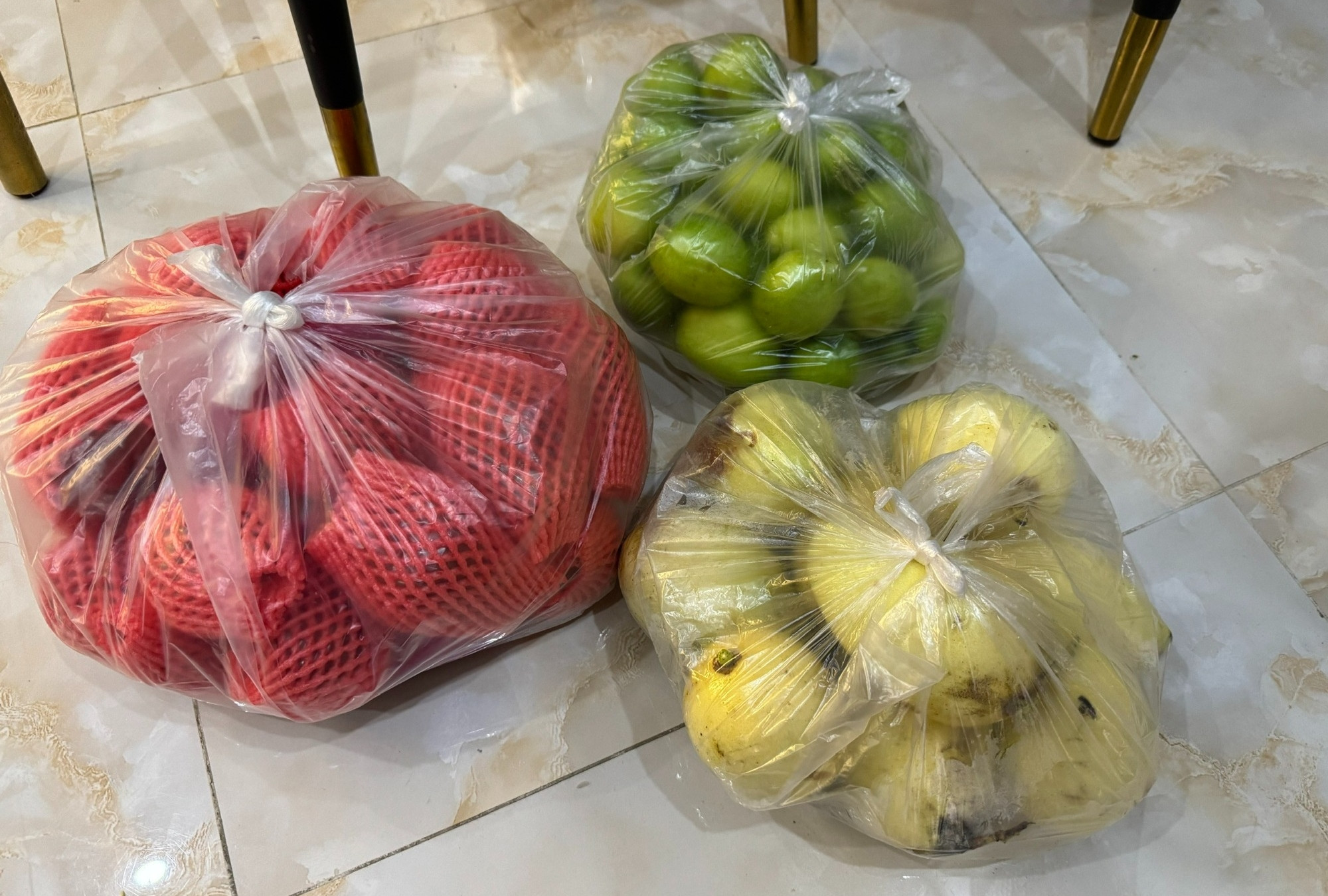 Bức xúc vì hàng xóm nhờ đón con cả tháng, đi chợ hộ không trả tiền còn chê