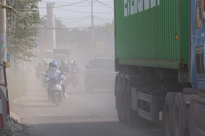 Cảnh như sa mạc bụi khiến người dân 'than trời' ở TPHCM