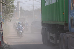 Cảnh như sa mạc bụi khiến người dân 'than trời' ở TPHCM