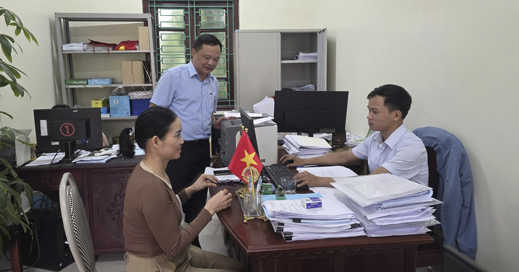 Chuyển toàn bộ việc giải quyết thủ tục đất đai ...