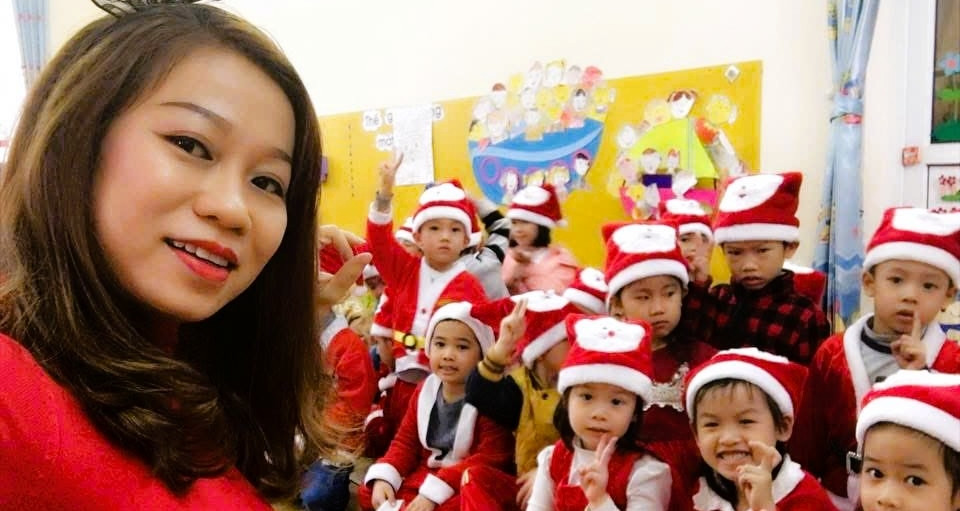 Cô giáo 9 năm chống chọi với căn bệnh ung thư vẫn đều đặn đón trẻ bằng tình yêu