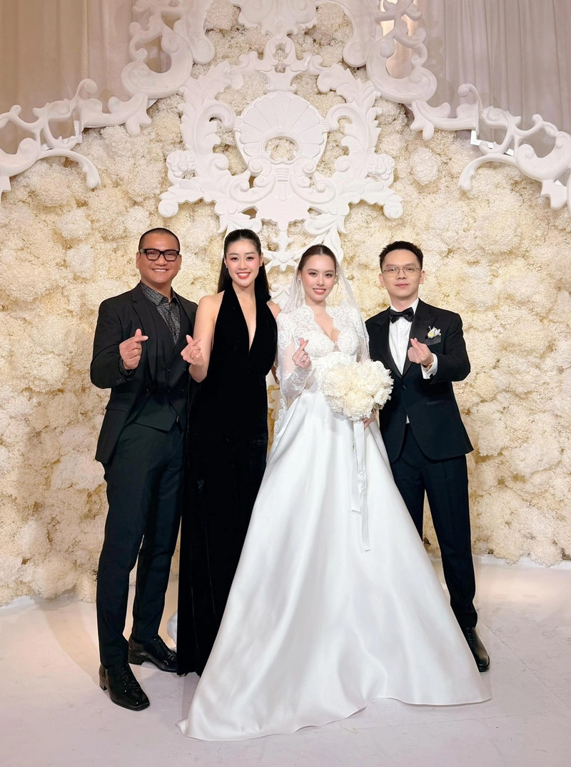 Hoa hậu Khánh Vân cùng ông xã dự tiệc cưới á hậu Tâm Như