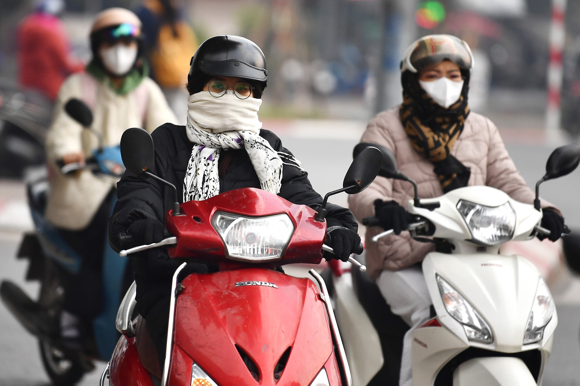 Không khí lạnh khắc nghiệt: Miền Bắc rét dữ dội nhất từ đầu mùa, Trung Bộ oằn mình trong mưa lớn