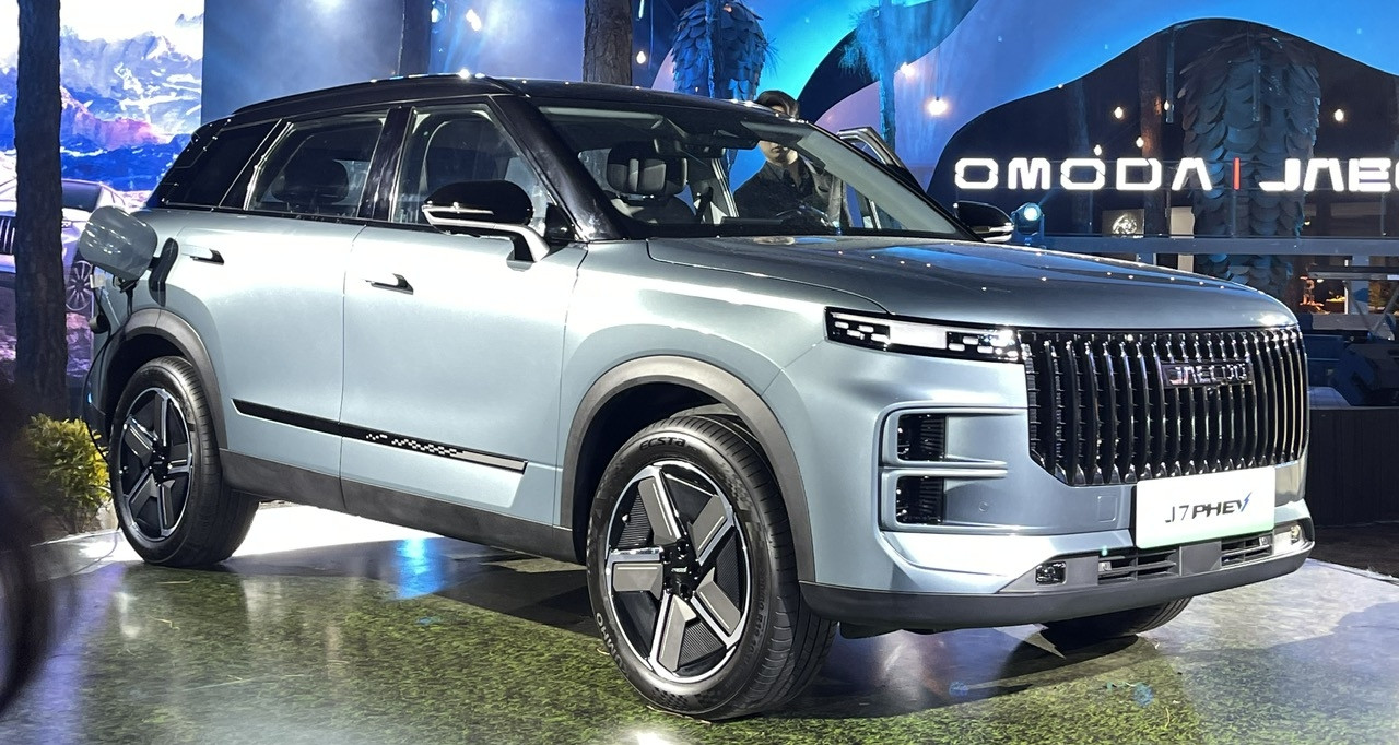 Loạt SUV cỡ C đang giảm giá 'kịch sàn' dịp cuối năm, khách mua lời cả trăm triệu