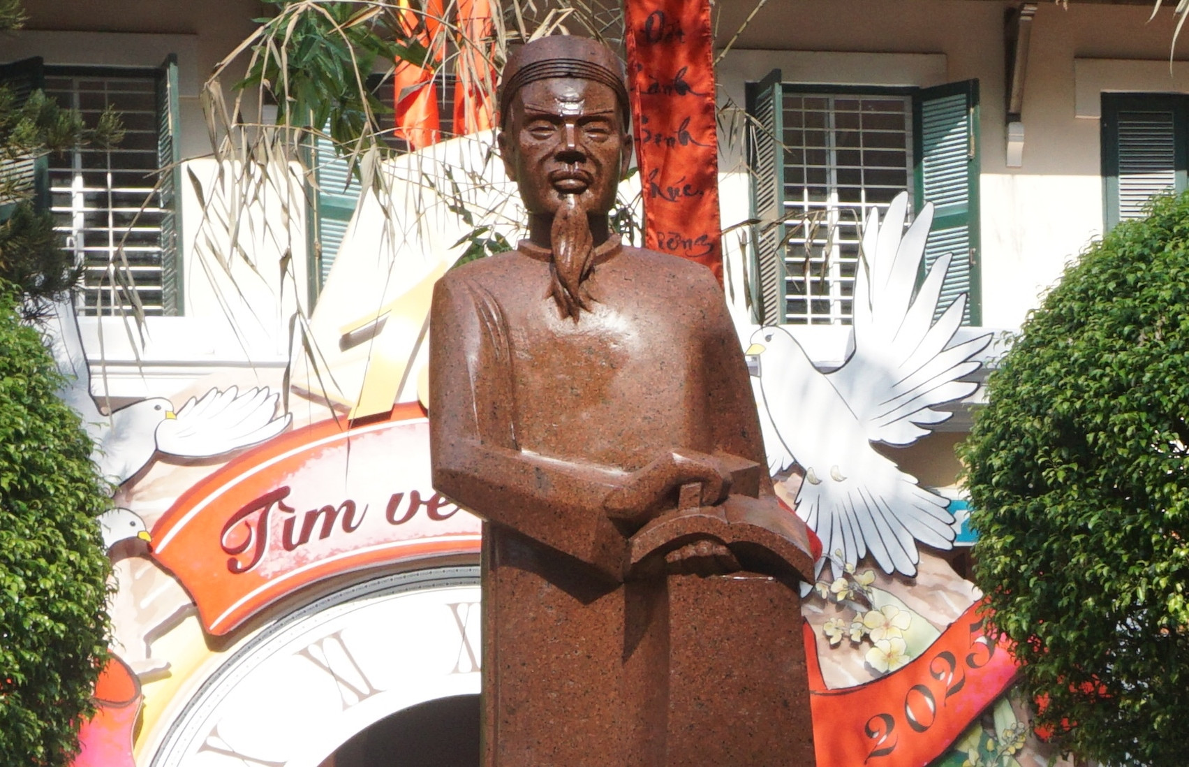 Người thầy nào của Việt Nam được mệnh danh là 'túi khôn của thời đại'?