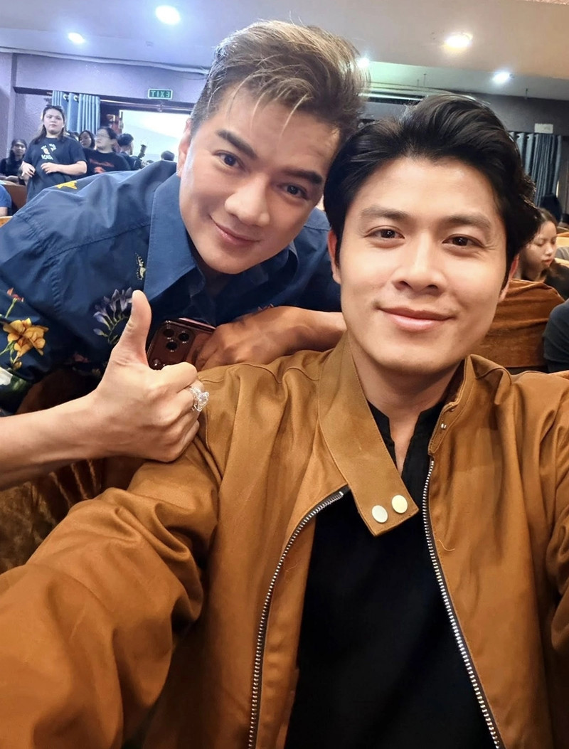 Nhạc sĩ Nguyễn Văn Chung được Đàm Vĩnh Hưng gặp ở sân khấu kịch