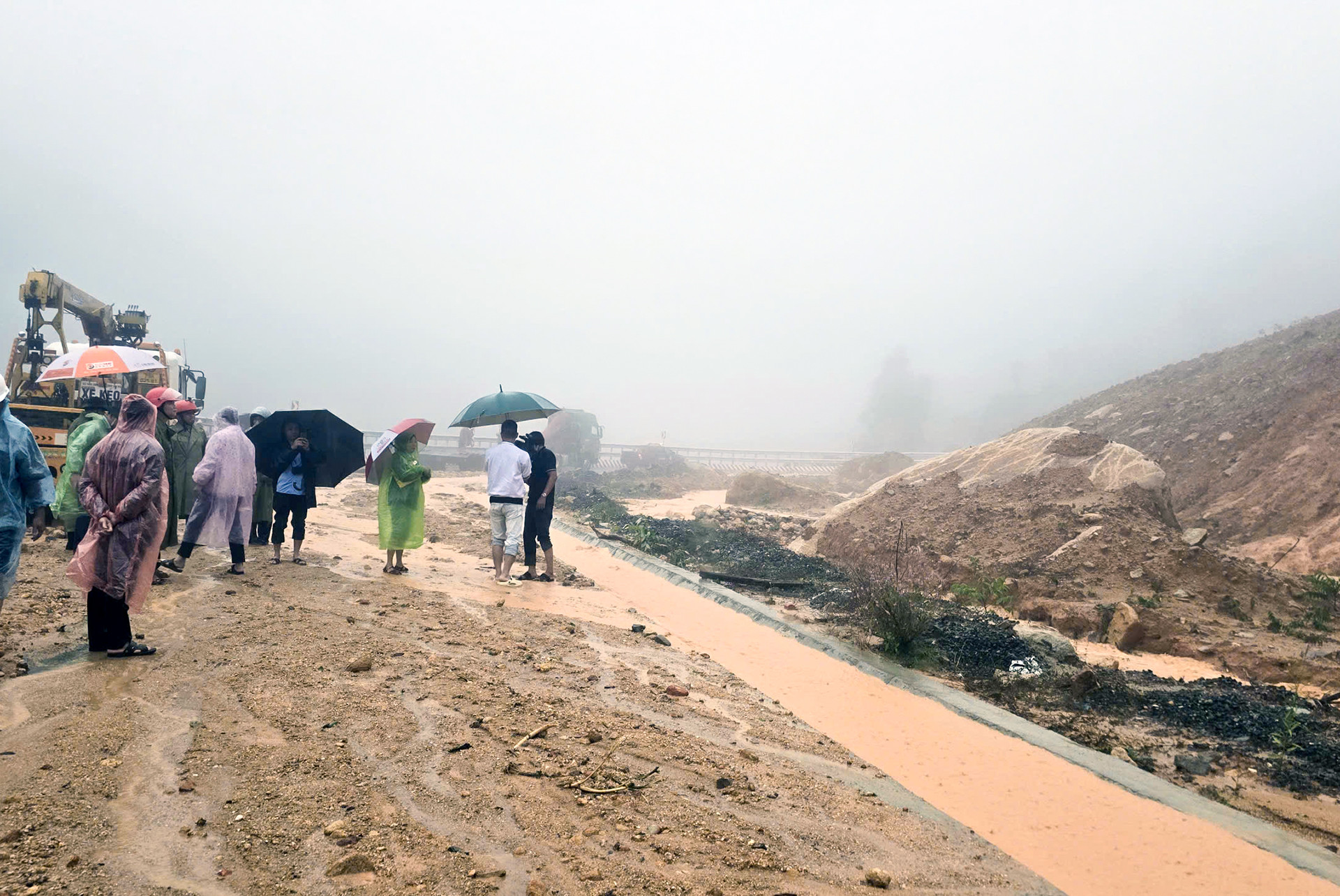 sat lo khanh le 2.jpg