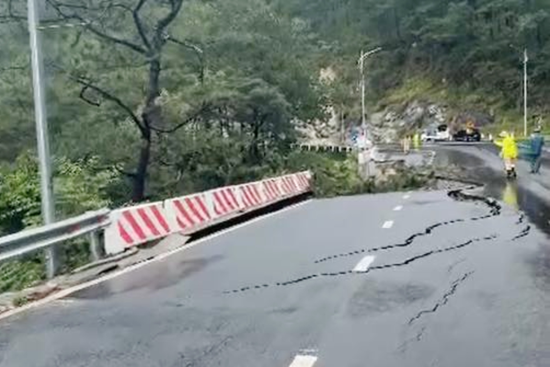 sat lo lam dong (1).jpg