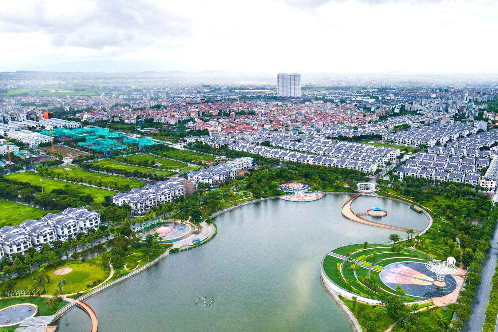 ‘Siêu đô thị’ nở rộ: Giảm tải cho nội đô, mở đường cho không gian sống mới