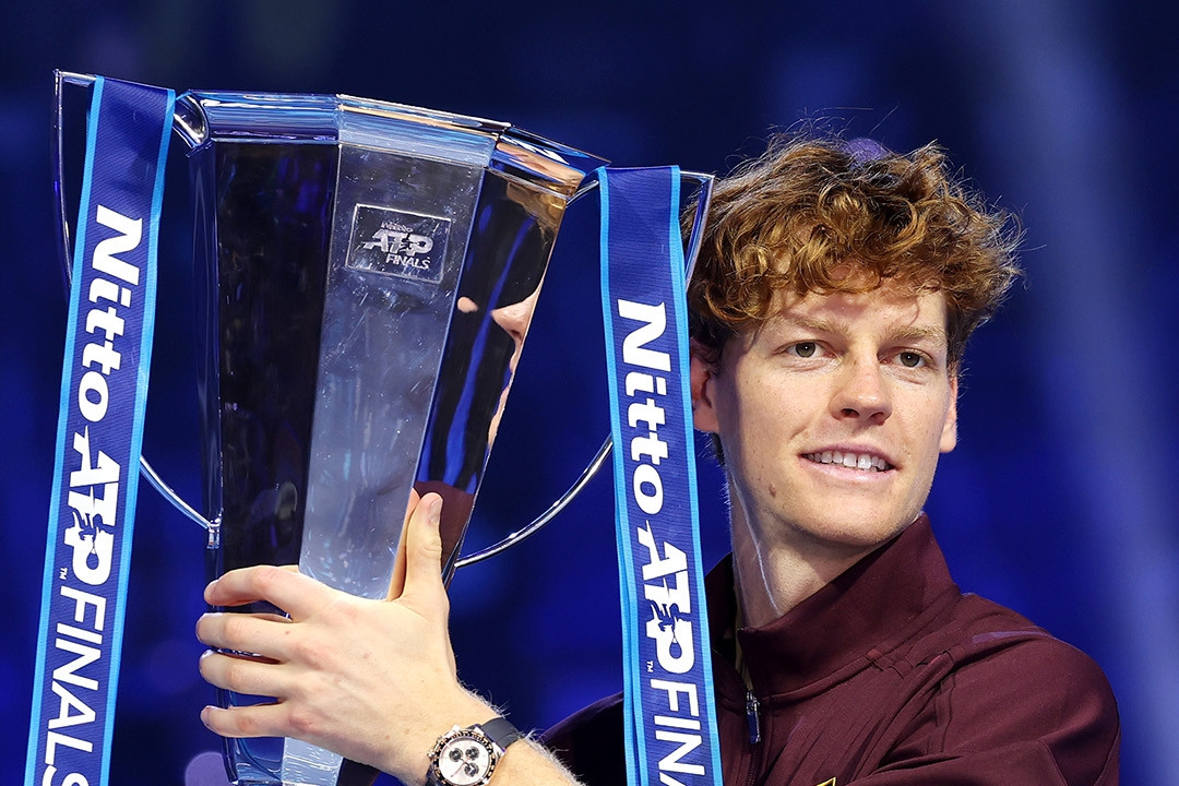 Thắng nghẹt thở Alcaraz, Sinner bảo vệ thành công danh hiệu ATP Finals