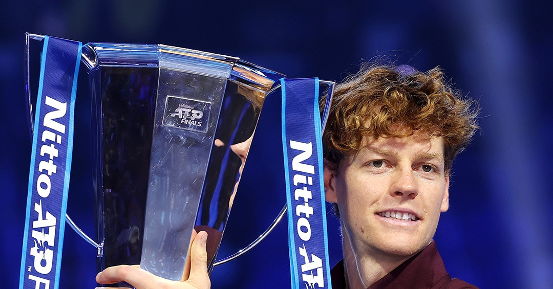 Thắng nghẹt thở Alcaraz, Sinner bảo vệ thành công danh hiệu ATP Finals