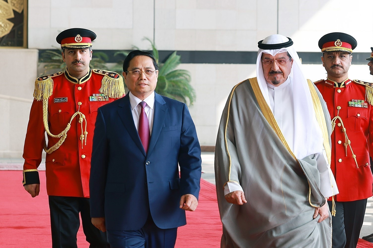 Thủ tướng Kuwait chủ trì lễ đón Thủ tướng Phạm Minh Chính tại Cung Hoàng gia