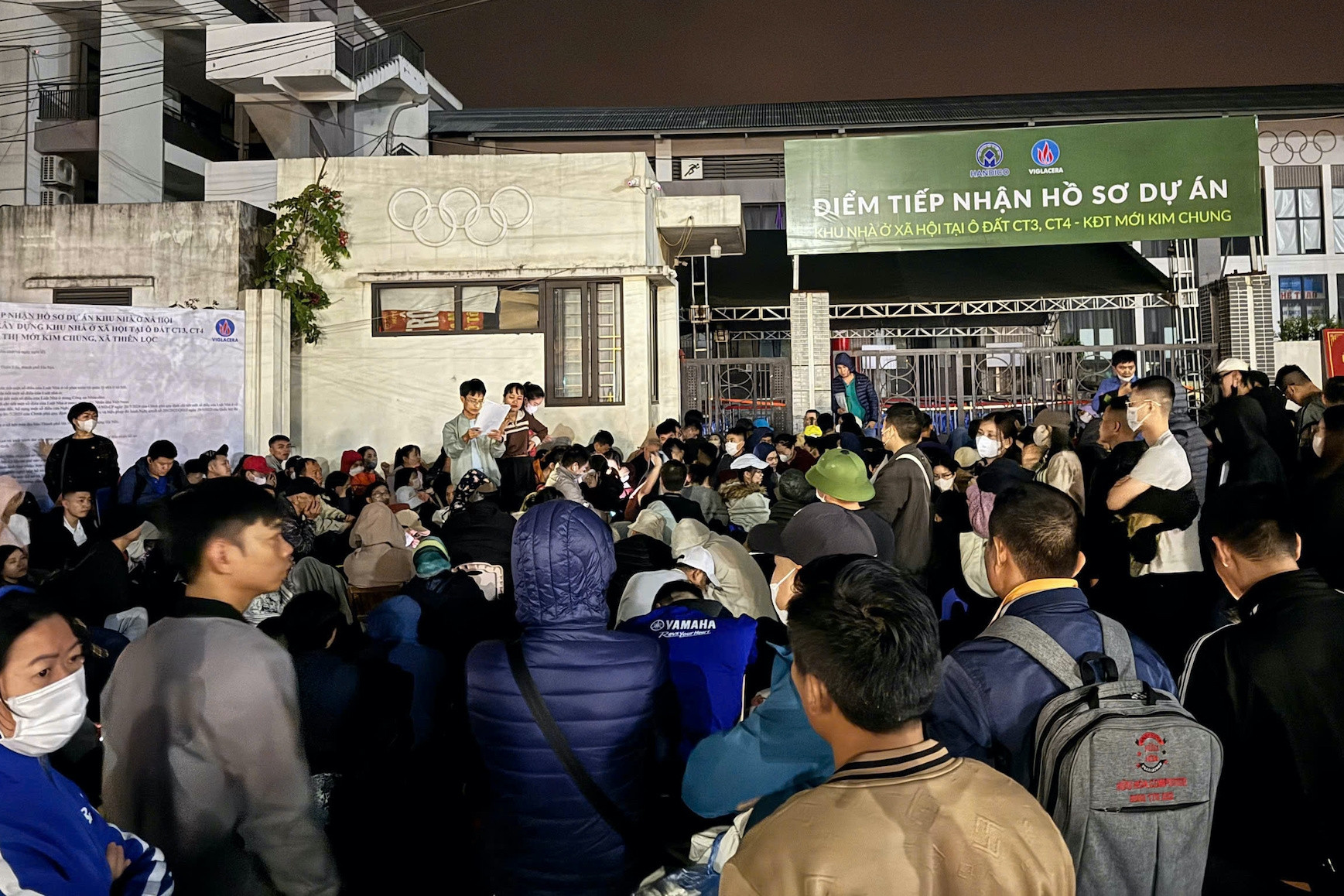 Thức trắng đêm giữ chỗ mua căn hộ 60m2 giá hơn 1 tỷ đồng ở Hà Nội