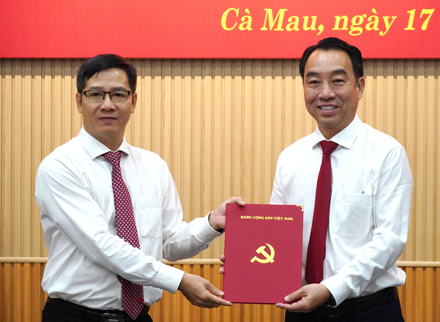 trao quyết định.jpg