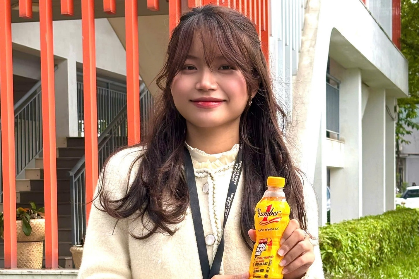 Từ phòng lab đến hội nghị quốc tế: Hành trình bứt phá của nữ sinh công nghệ