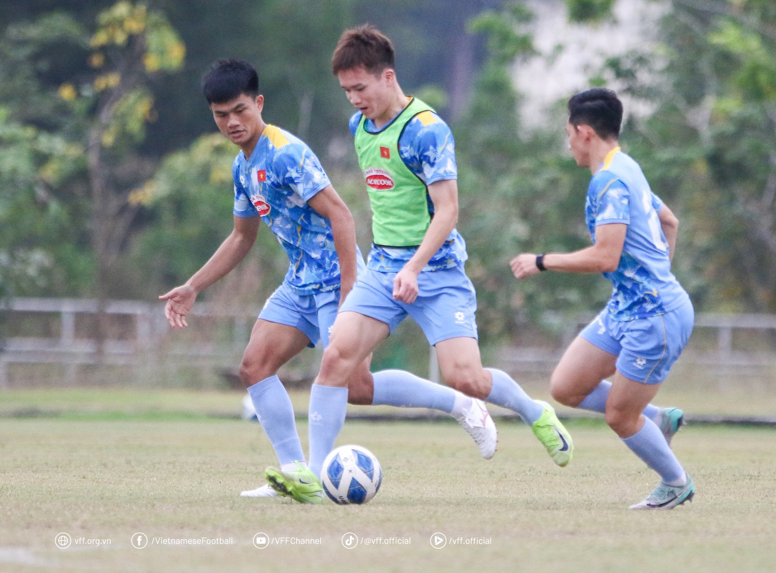 Hé lộ khả năng Xuân Son đá trận tuyển Việt Nam vs Lào tuyen viet nam 2.jpg