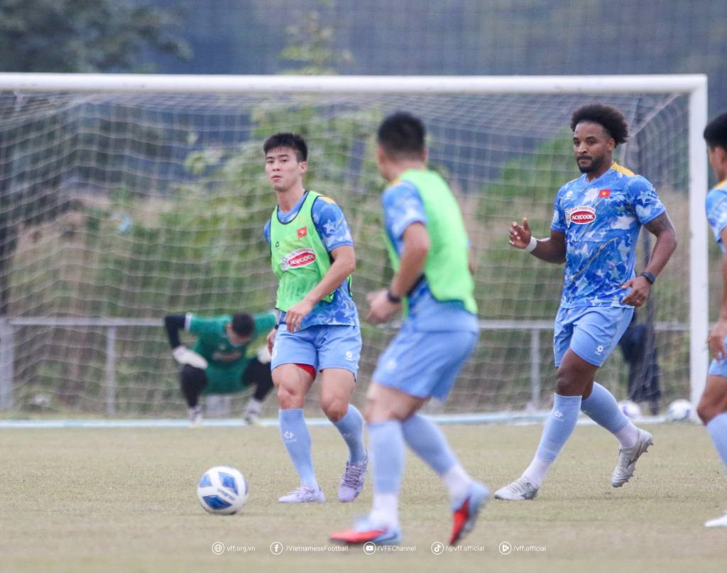 Hé lộ khả năng Xuân Son đá trận tuyển Việt Nam vs Lào tuyen viet nam 5.jpg