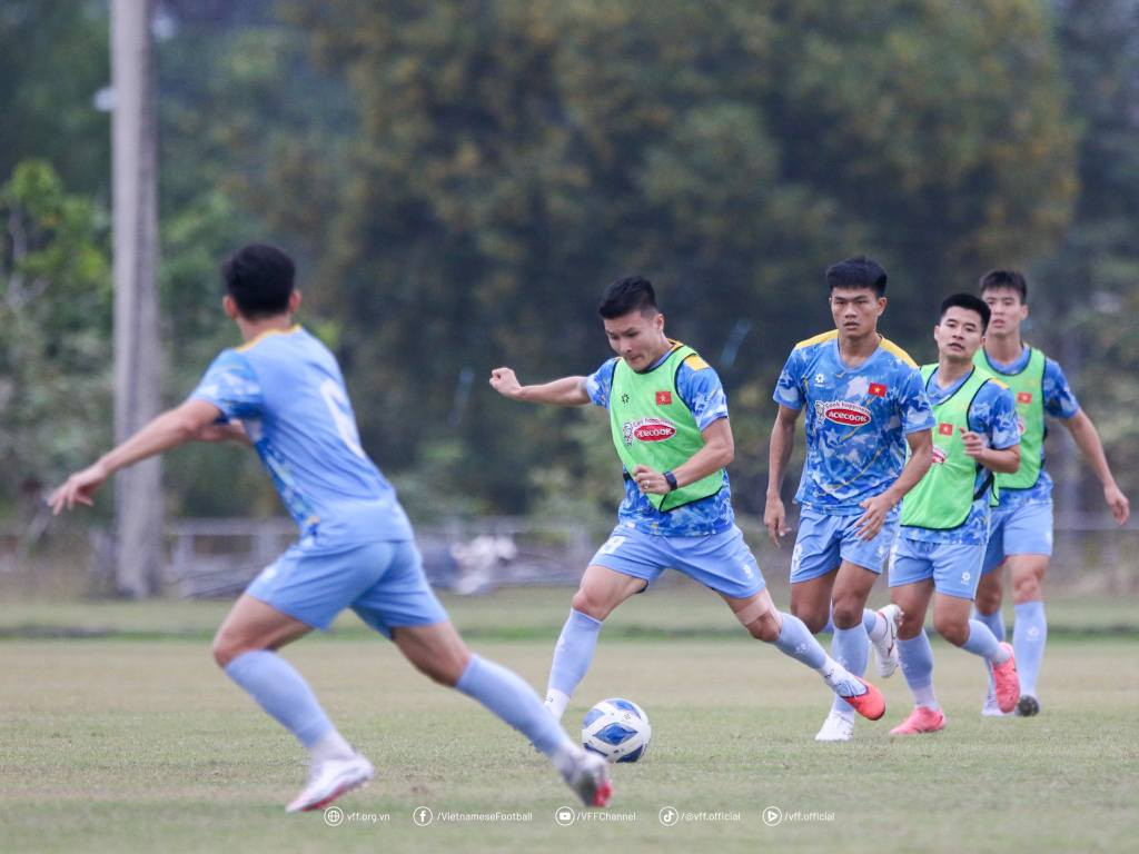 Hé lộ khả năng Xuân Son đá trận tuyển Việt Nam vs Lào tuyen viet nam 7.jpg