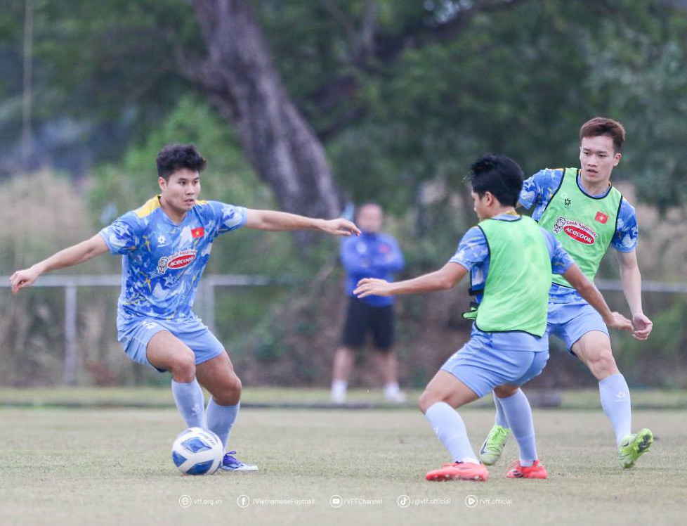 Hé lộ khả năng Xuân Son đá trận tuyển Việt Nam vs Lào tuyen viet nam 8.jpg