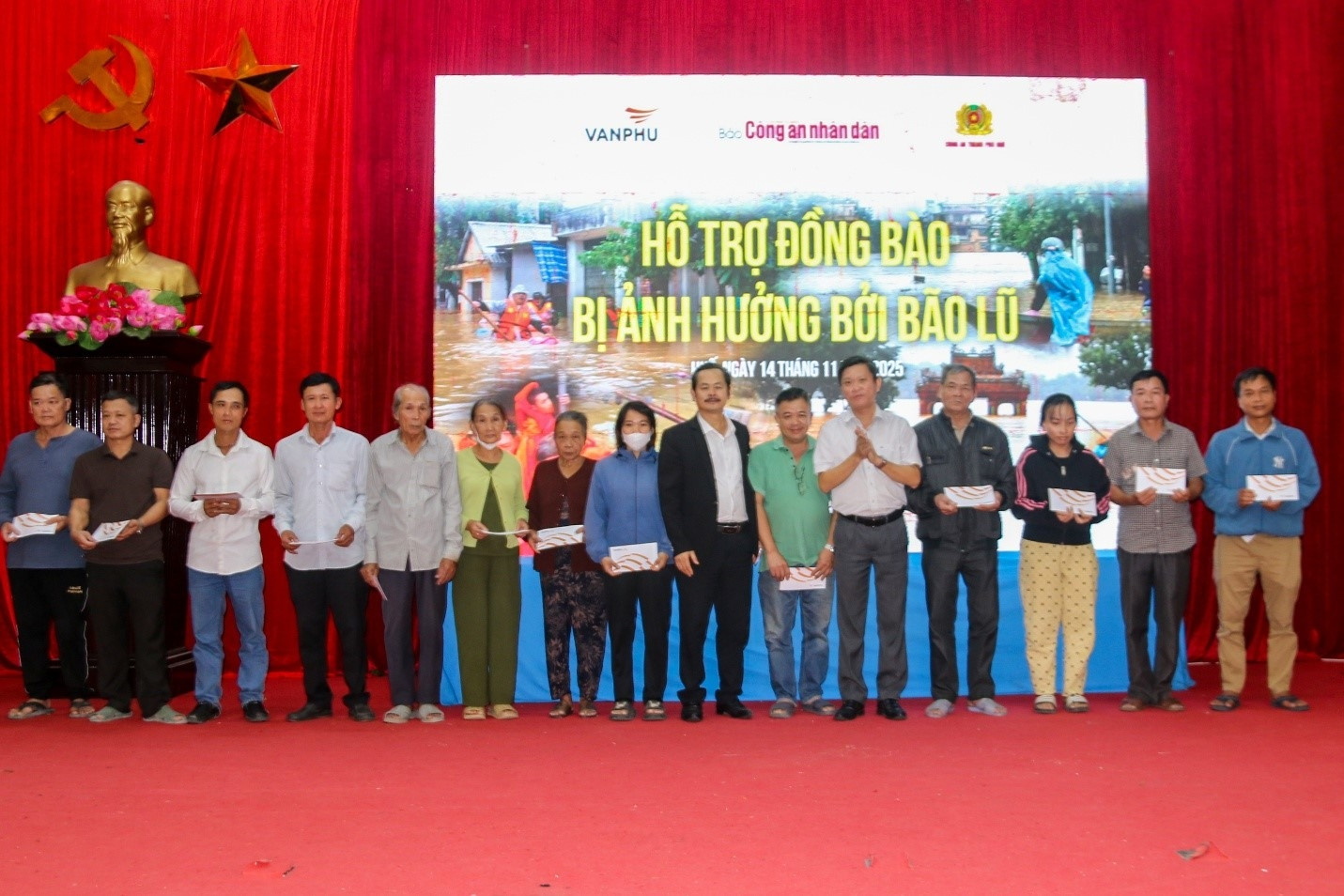 Văn Phú hỗ trợ người dân Huế bị ảnh hưởng bởi bão lũ